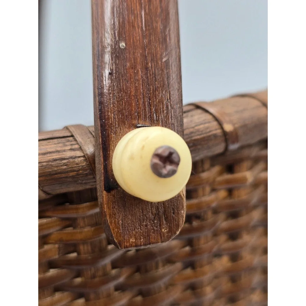 Nantucket Wicker Basket Home Decor Medium Brown Good Round Wood Handle Liner